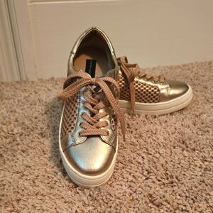 Steve Madden Women's Rose Gild Sneakers Size 6.5 (Bin 0718)